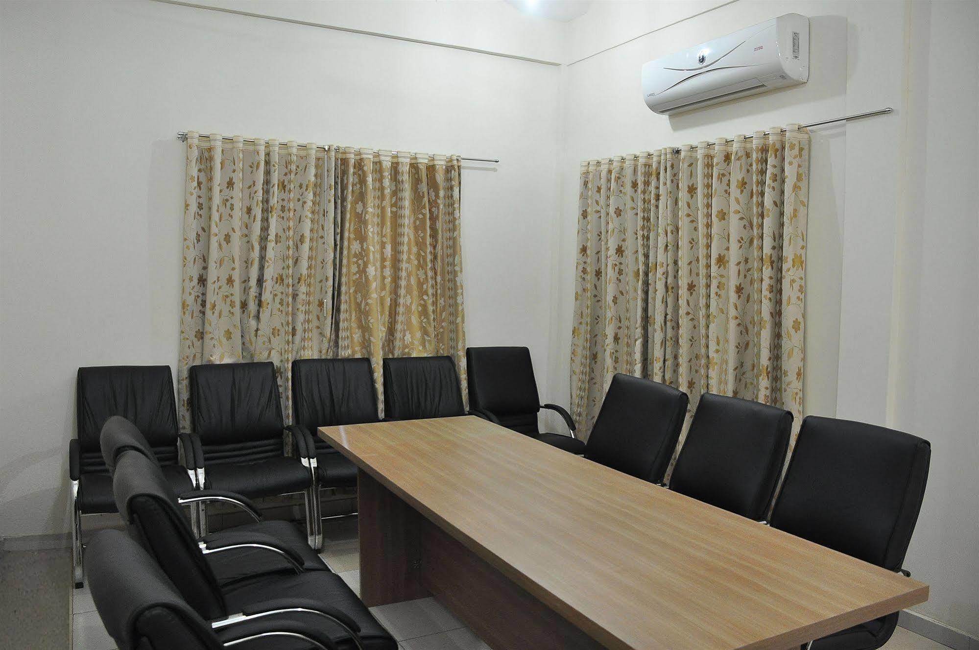 Oscarpak Royal Hotel North Legon Exterior photo